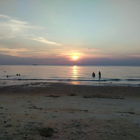 Family Beach Condo Pd At Cocobay Resort Condominium Port Dickson Ngoại thất bức ảnh